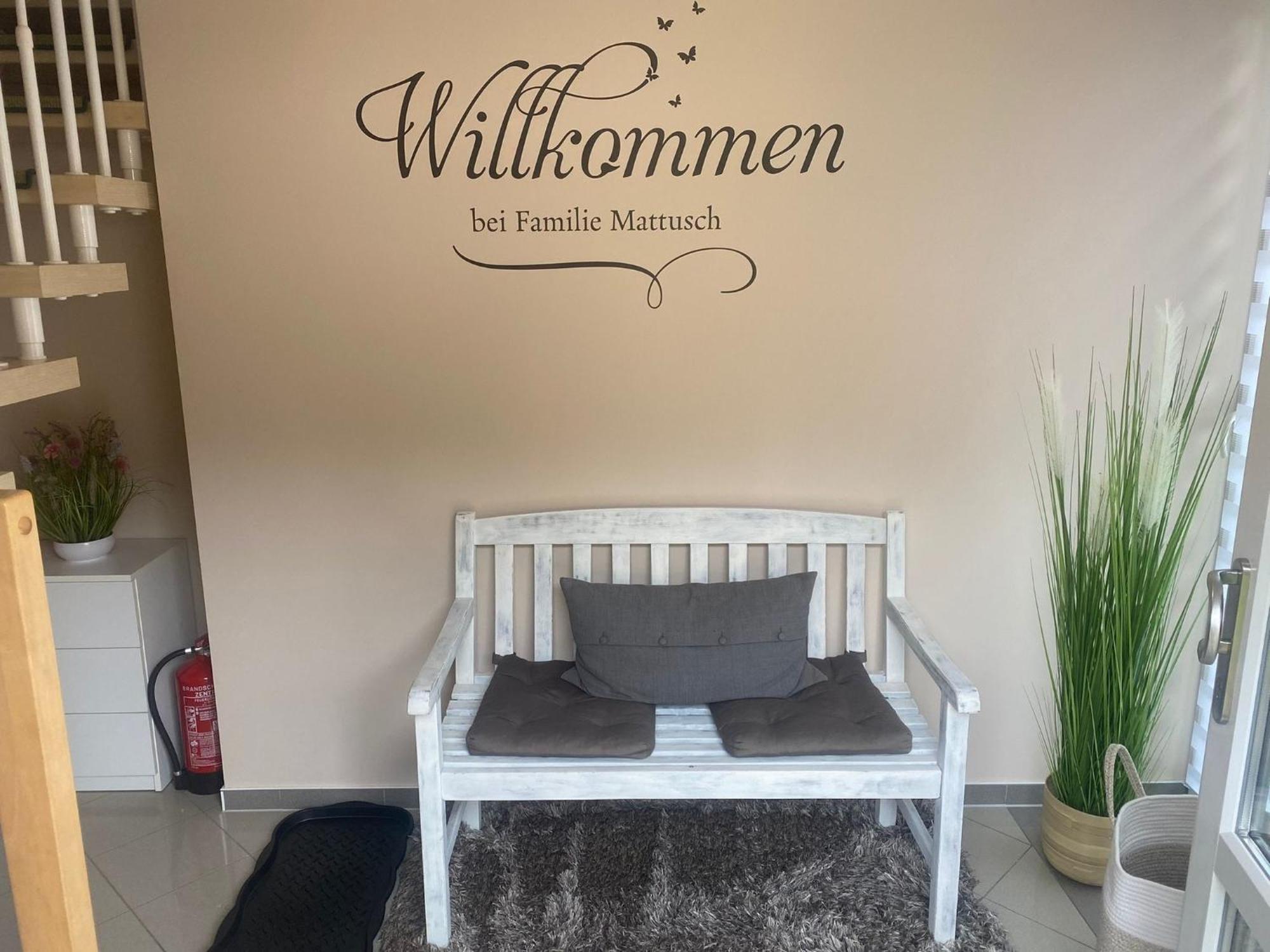 Ferienwohnung Am Waldesrand - Garten, Terrasse, Grill, Luftkuehler, Massagesessel, Kinderspielecke, Spielekonsole Котбус Экстерьер фото